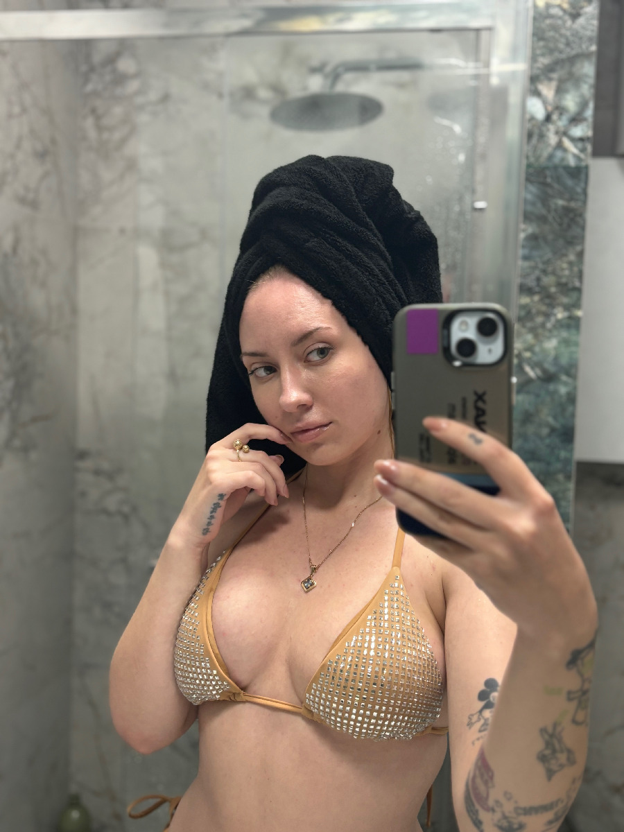 Nude girl KateV in Quezon City