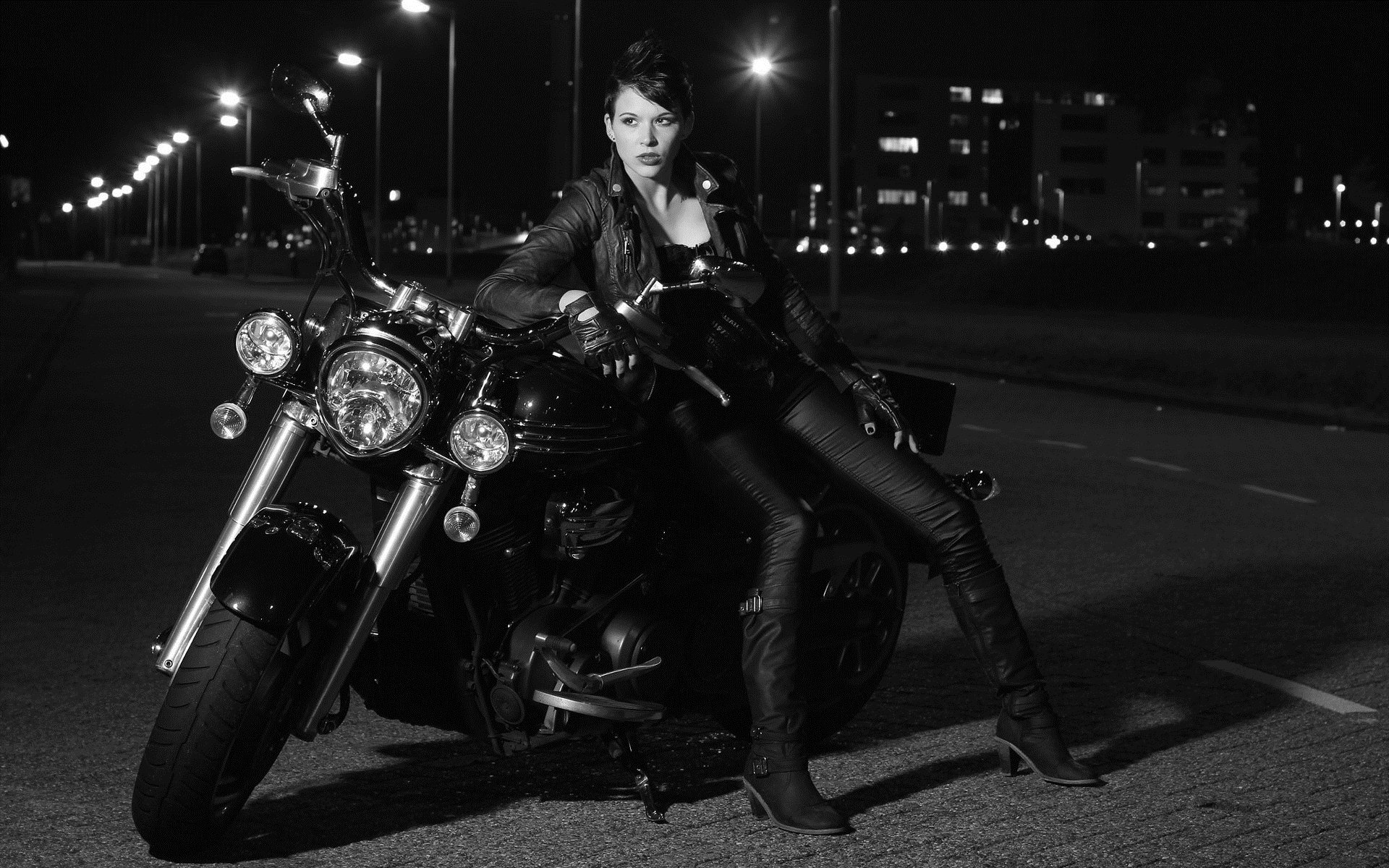Photo Beautiful girls and motorcycles in Quezon City